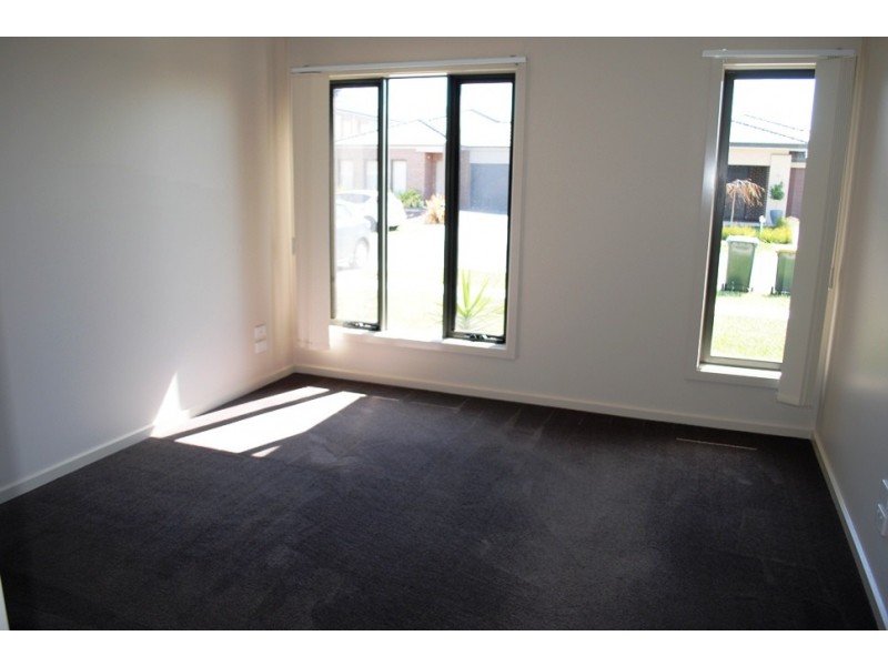 24 Landing Place, Point Cook VIC 3030