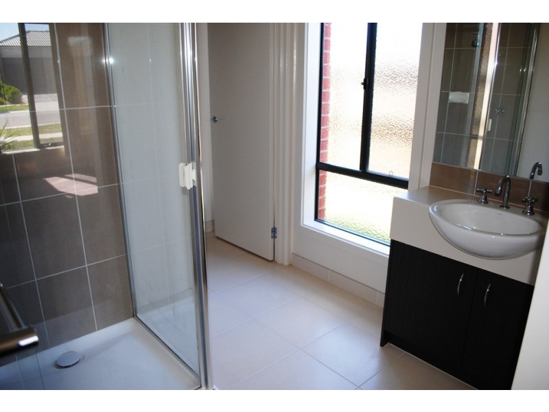 24 Landing Place, Point Cook VIC 3030