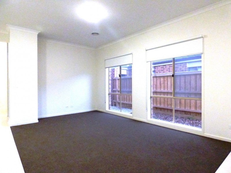 11 Solitude Crescent, Point Cook VIC 3030