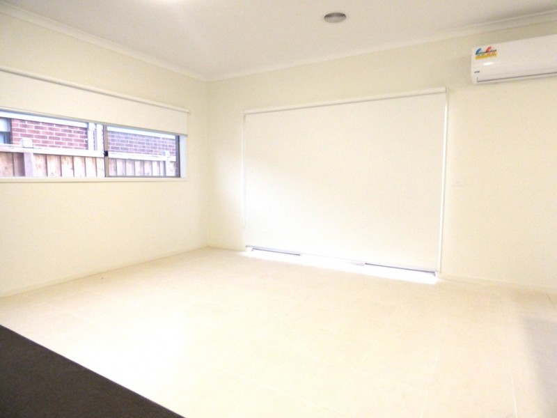 11 Solitude Crescent, Point Cook VIC 3030