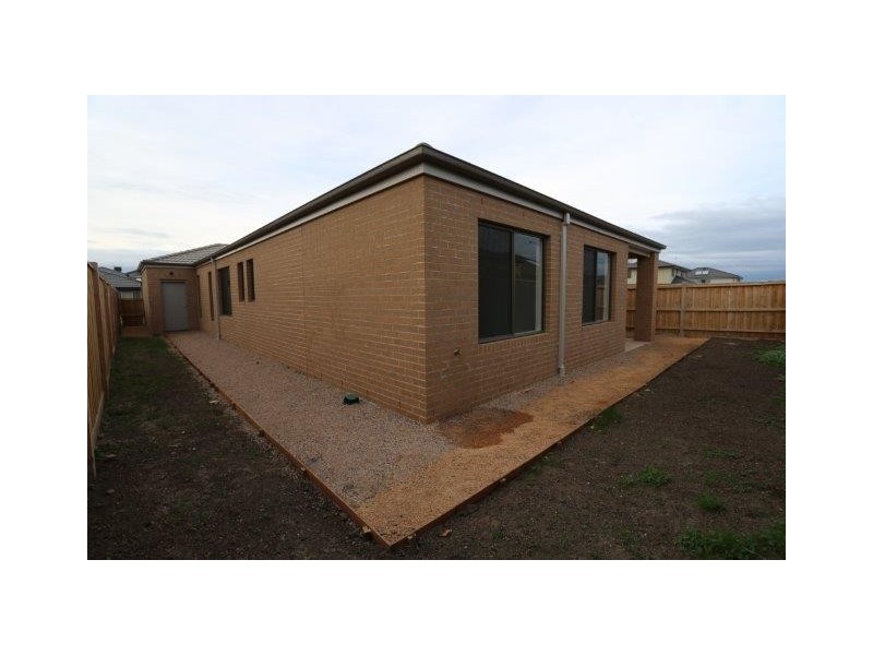 72 Carmen Road, Point Cook VIC 3030