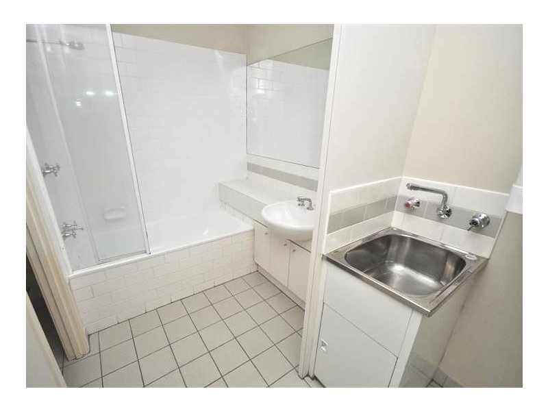 REF 052920/30 Miles Street, Southbank VIC 3006