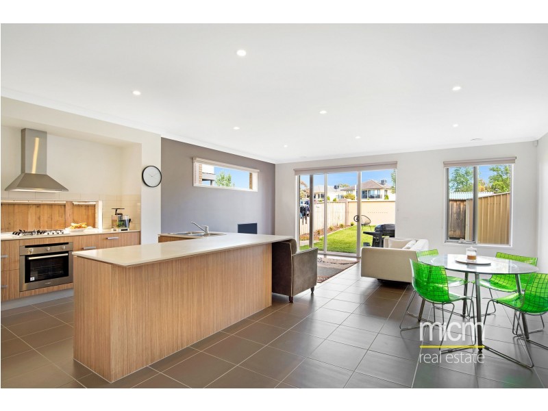 9 Broadbeach Circuit, Point Cook VIC 3030