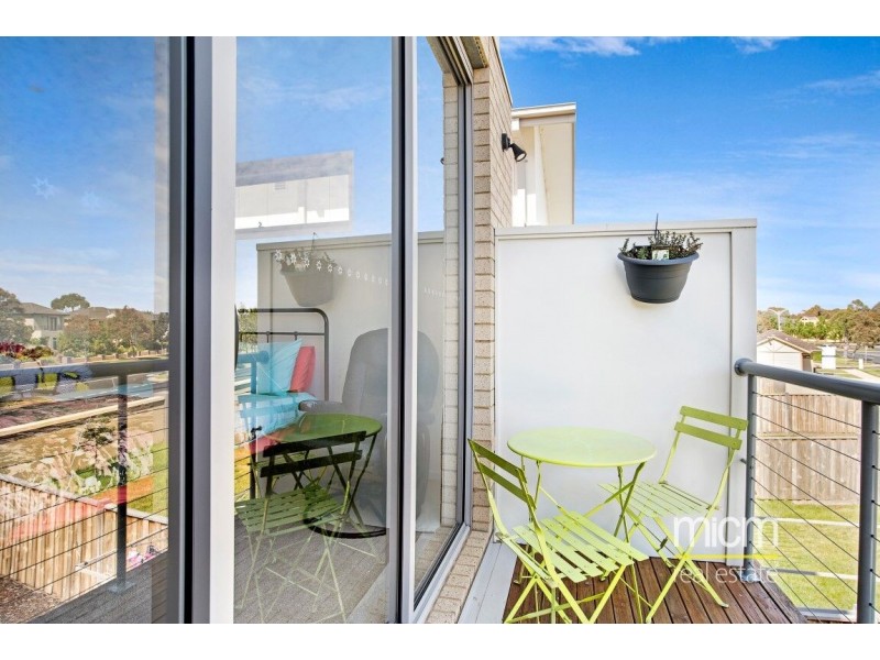 9 Broadbeach Circuit, Point Cook VIC 3030