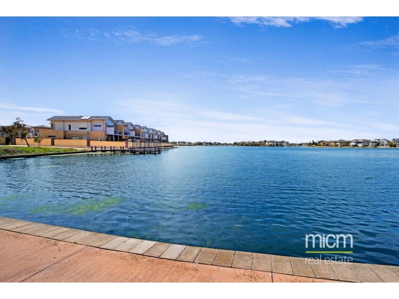 9 Broadbeach Circuit, Point Cook VIC 3030