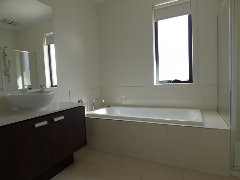 54 Sunnybank Drive, Point Cook VIC 3030