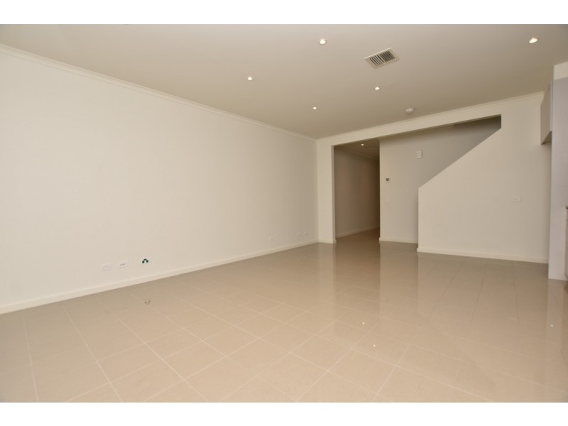 2B Grove Way, Wantirna South VIC 3152