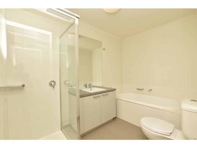 2B Grove Way, Wantirna South VIC 3152