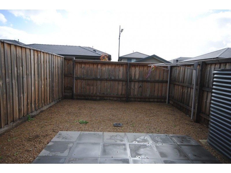 2B Grove Way, Wantirna South VIC 3152