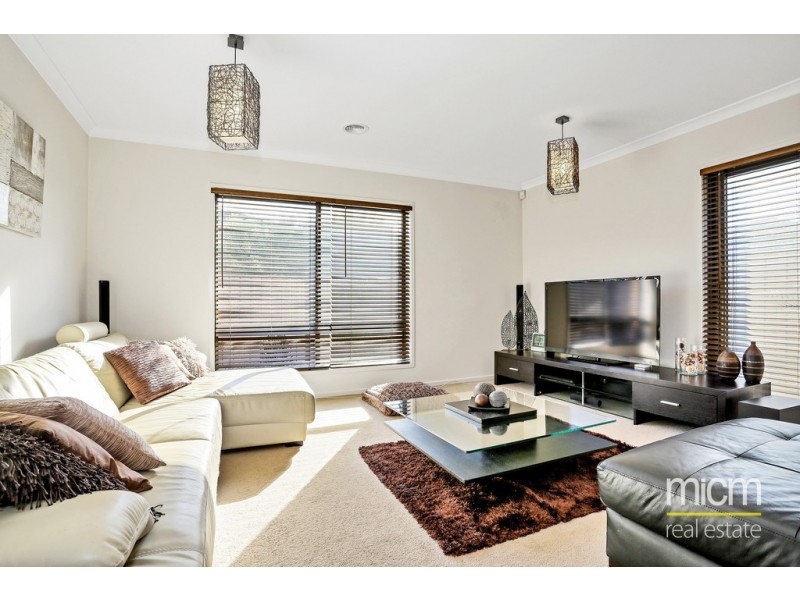 8 Freshet Avenue, Point Cook VIC 3030