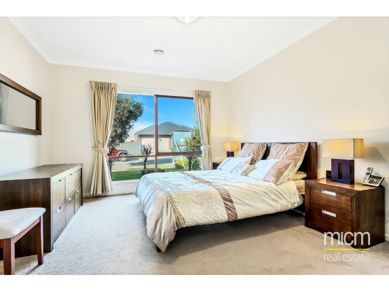 8 Freshet Avenue, Point Cook VIC 3030