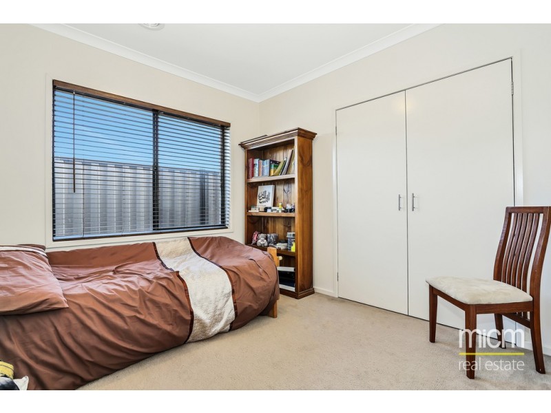 8 Freshet Avenue, Point Cook VIC 3030