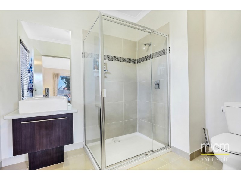 8 Freshet Avenue, Point Cook VIC 3030