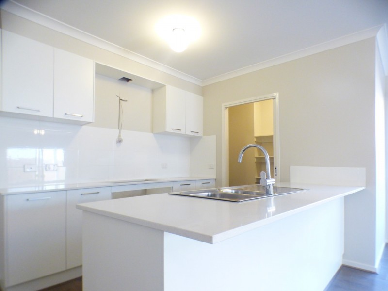 14 Tathra Grove, Point Cook VIC 3030