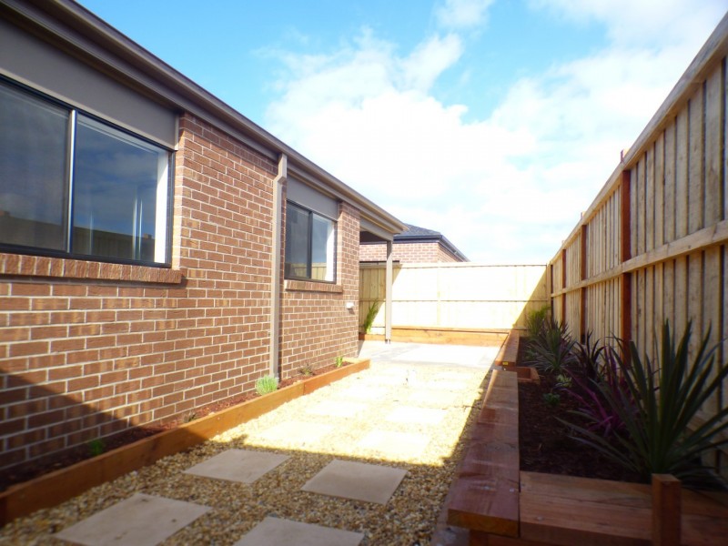 14 Tathra Grove, Point Cook VIC 3030