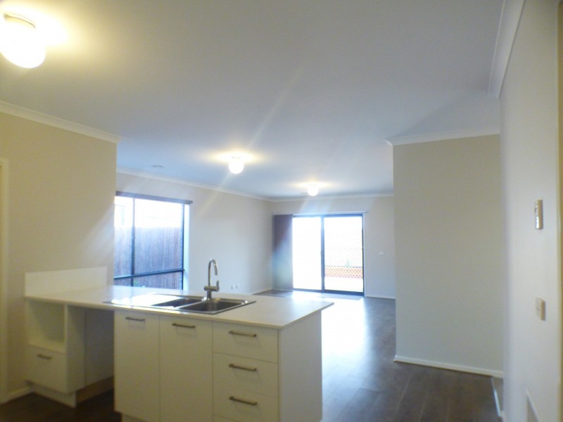 14 Tathra Grove, Point Cook VIC 3030