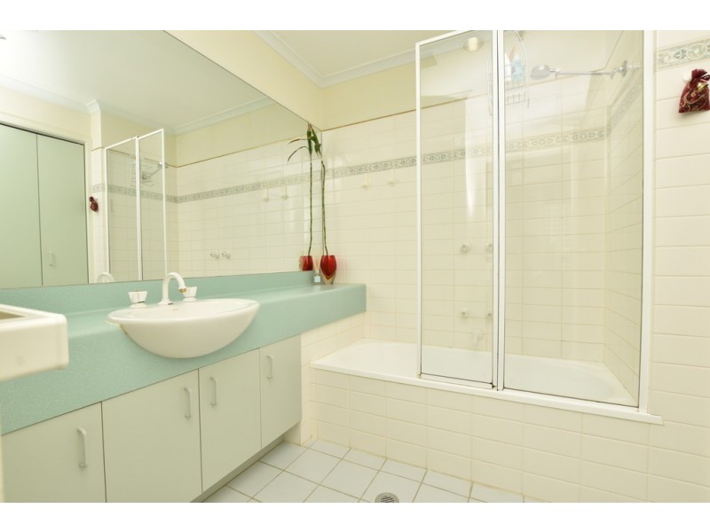 REF 060995/33 Jeffcott Street, West Melbourne VIC 3003