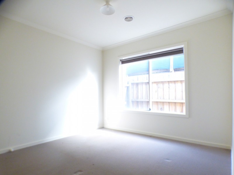 18 Spinifex Street, Point Cook VIC 3030