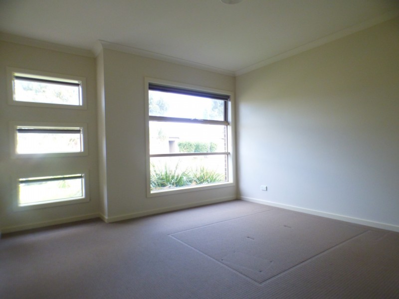 18 Spinifex Street, Point Cook VIC 3030