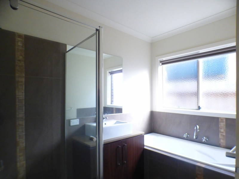 18 Spinifex Street, Point Cook VIC 3030