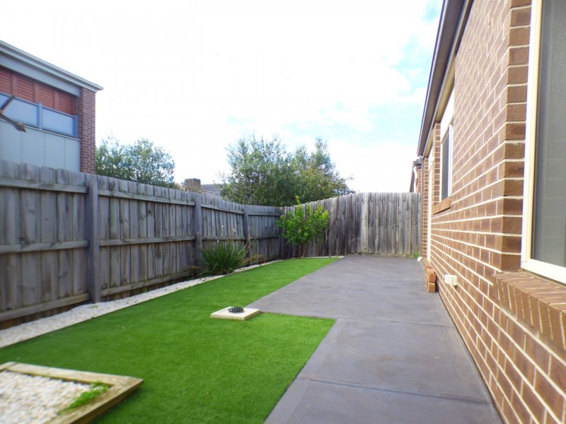 18 Spinifex Street, Point Cook VIC 3030