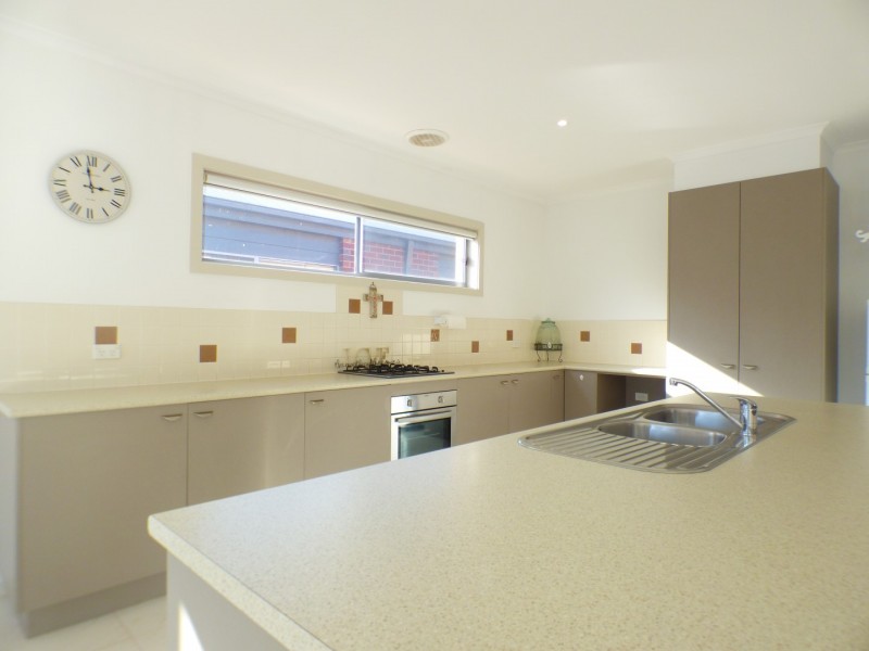8/39 Astley Crescent, Point Cook VIC 3030