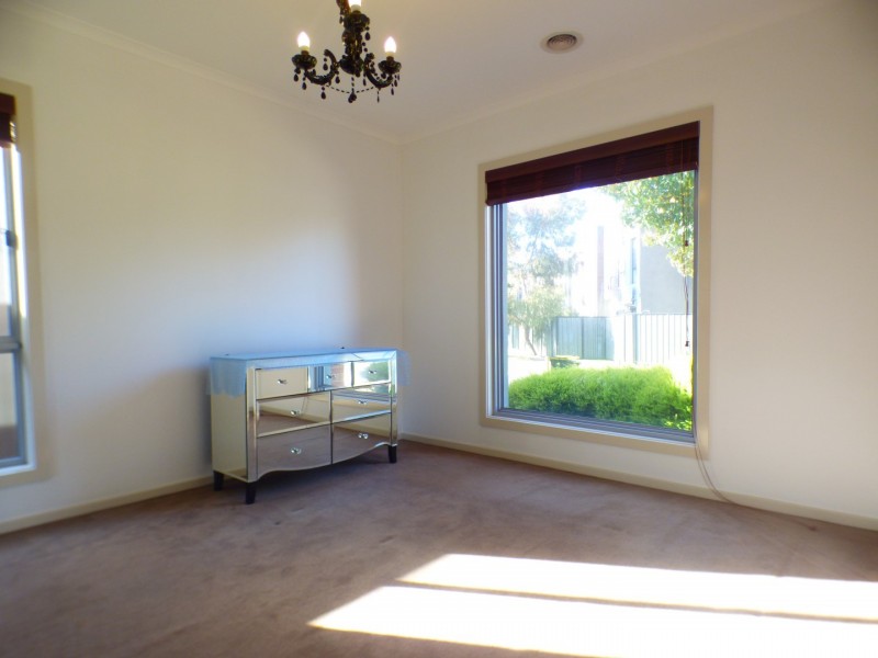 8/39 Astley Crescent, Point Cook VIC 3030