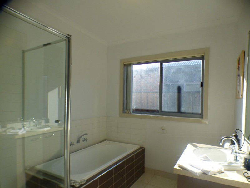 8/39 Astley Crescent, Point Cook VIC 3030