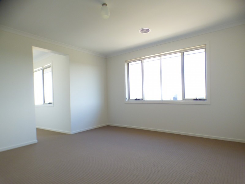 21 Merryfield Circuit, Williams Landing VIC 3027