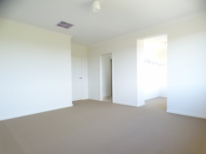 21 Merryfield Circuit, Williams Landing VIC 3027