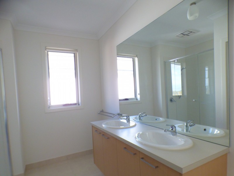 21 Merryfield Circuit, Williams Landing VIC 3027