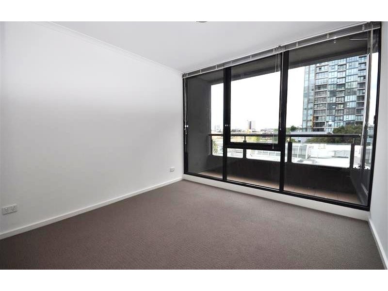 REF 061547/38 Kavanagh Street, Southbank VIC 3006