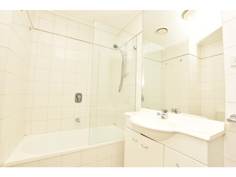 REF 061512/28 Bank Street, Southbank VIC 3006