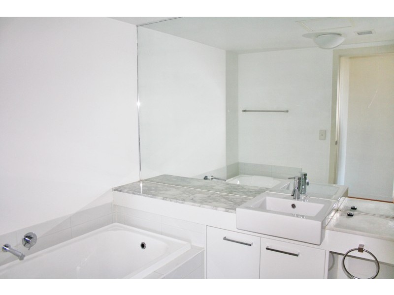 3104/100 Harbour Esplanade, Docklands VIC 3008