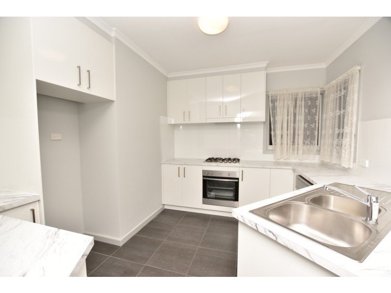 4/12 Malcolm Crescent, Doncaster VIC 3108