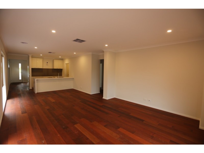 9 St Gwinear Lane, Cranbourne North VIC 3977