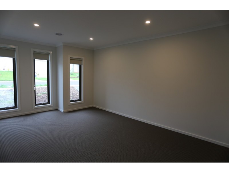 9 St Gwinear Lane, Cranbourne North VIC 3977