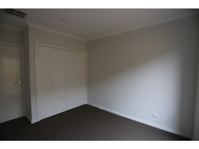 9 St Gwinear Lane, Cranbourne North VIC 3977