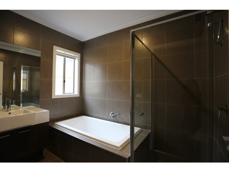 9 St Gwinear Lane, Cranbourne North VIC 3977