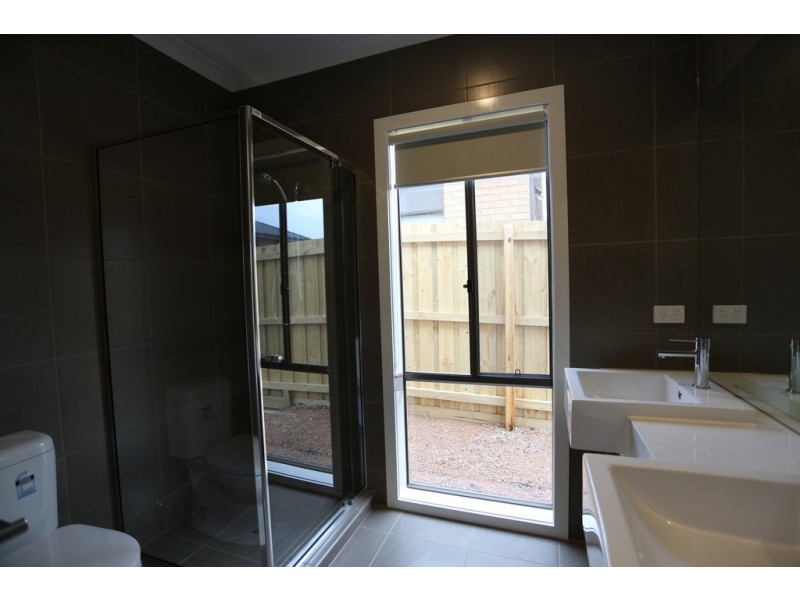 9 St Gwinear Lane, Cranbourne North VIC 3977