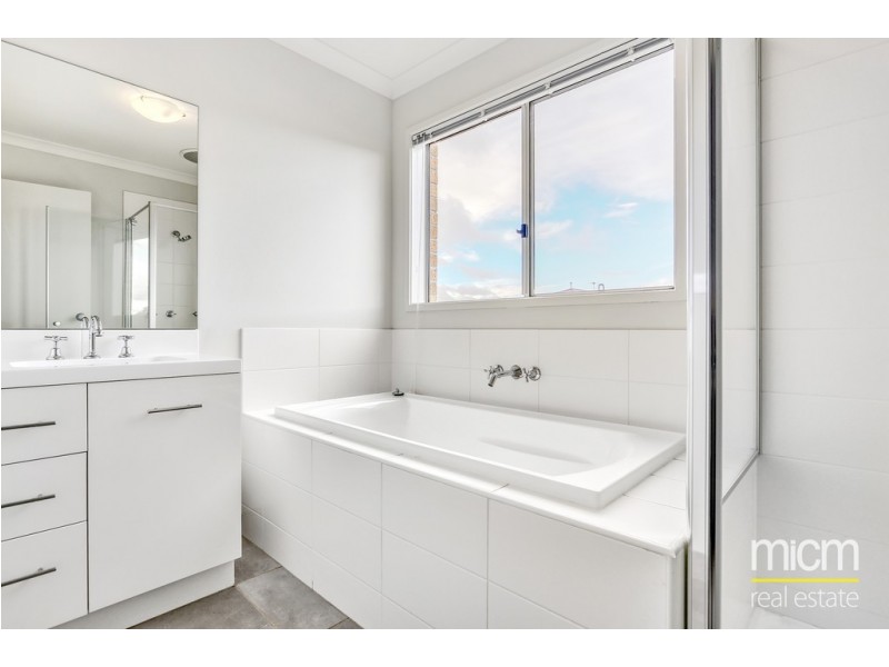 1 Hilda Drive, Brookfield VIC 3338