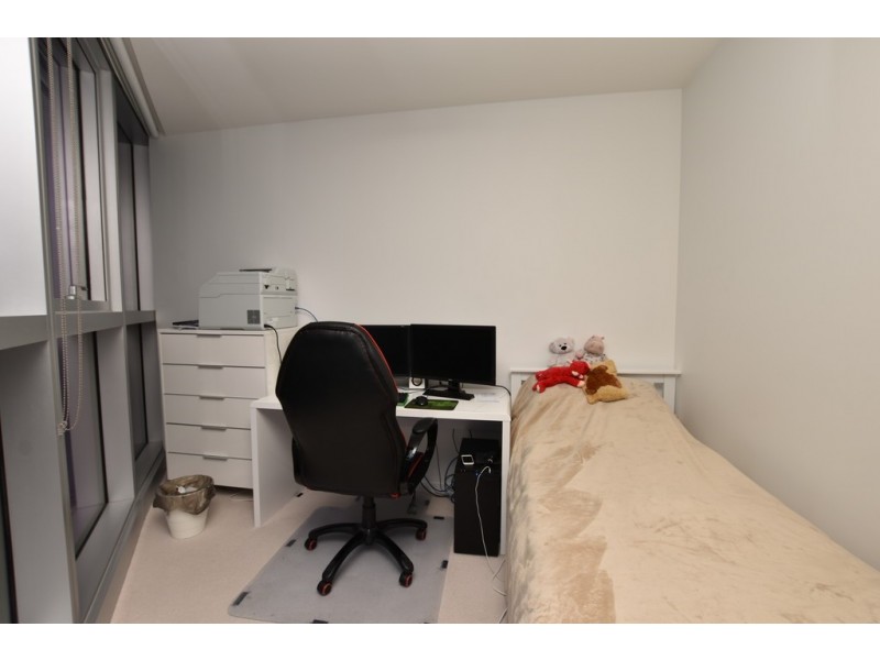 1302N/241 Harbour Esplanade, Docklands VIC 3008