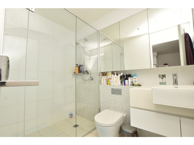 1302N/241 Harbour Esplanade, Docklands VIC 3008