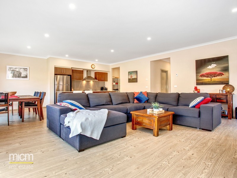 33 Viewside way, Point Cook VIC 3030