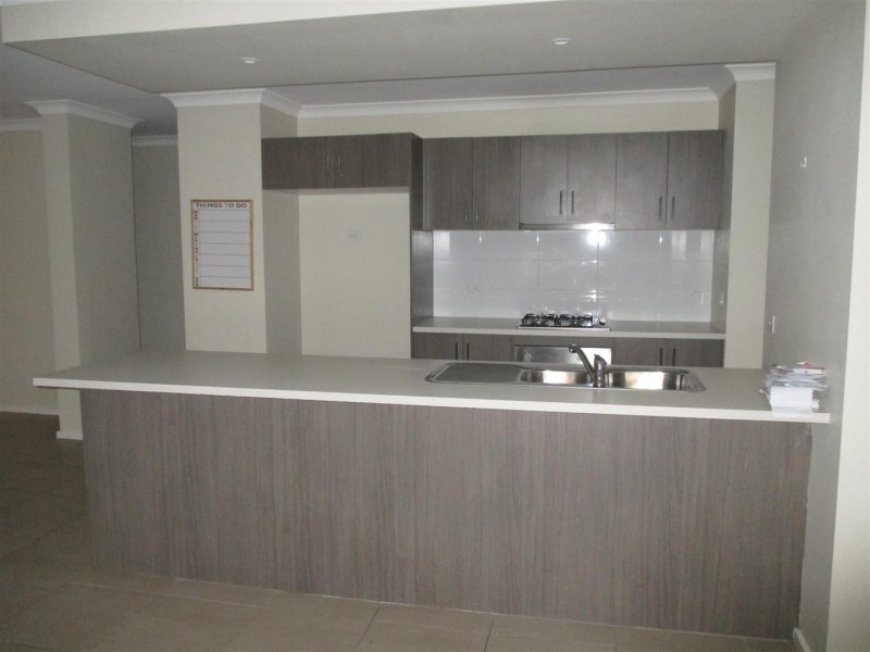 8 Bloomfield Drive, Truganina VIC 3029