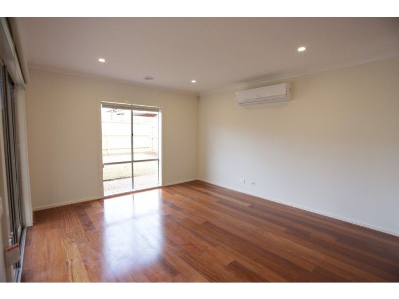 6 St Gwinear Lane, Cranbourne North VIC 3977