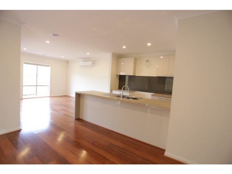 6 St Gwinear Lane, Cranbourne North VIC 3977