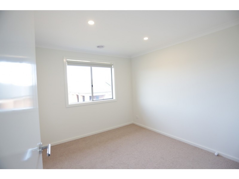 6 St Gwinear Lane, Cranbourne North VIC 3977