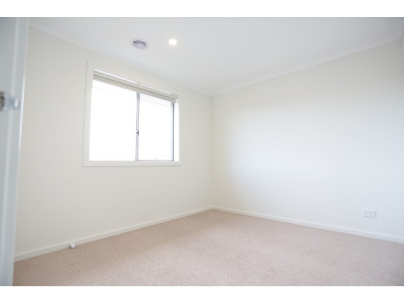 6 St Gwinear Lane, Cranbourne North VIC 3977