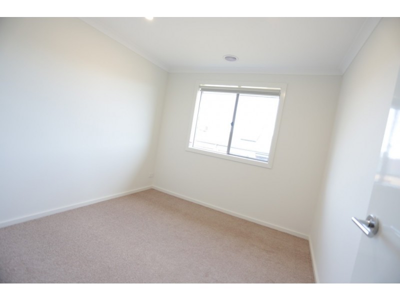 6 St Gwinear Lane, Cranbourne North VIC 3977